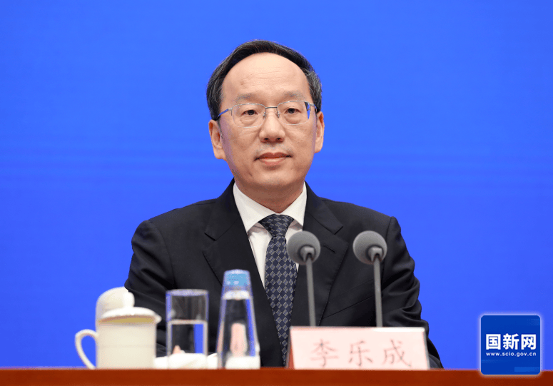 決定：李樂成同志任工信部黨組，免去金壯龍同志的工信部黨組職務:爬架廠家